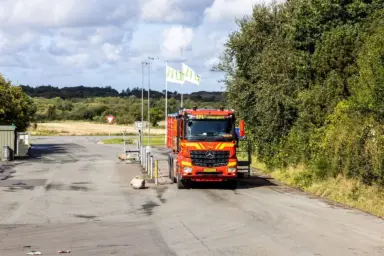 Lastbil ankommer til AFLD modtagestation
